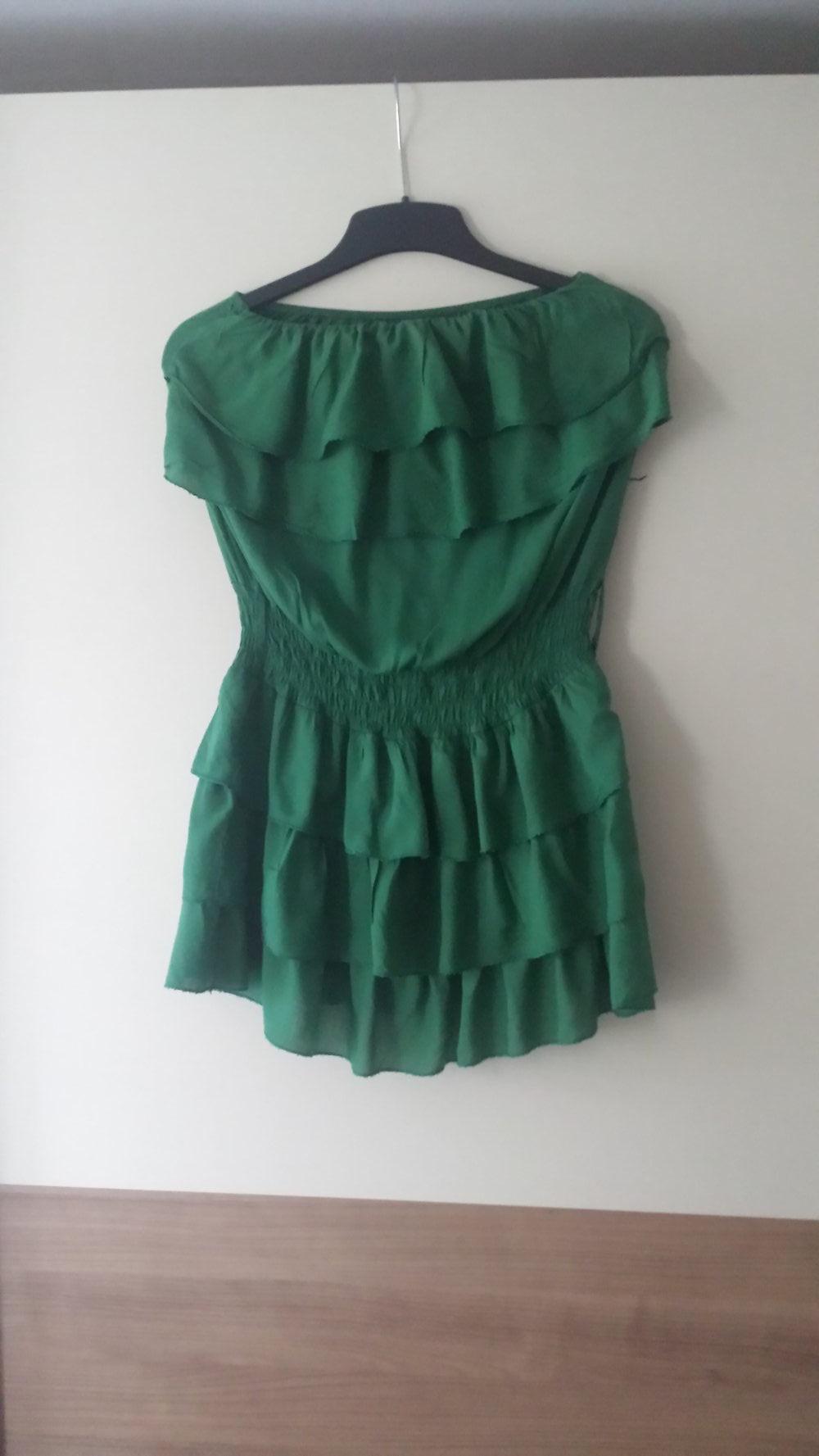 Kurzes grünes Minikleid