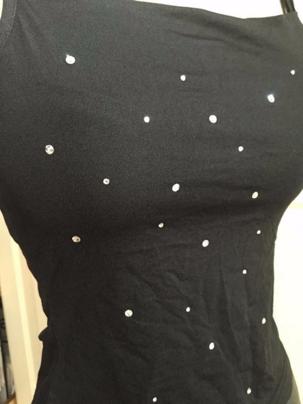 90s schwarzes Spaghettiträger Top mit Strasssteinen