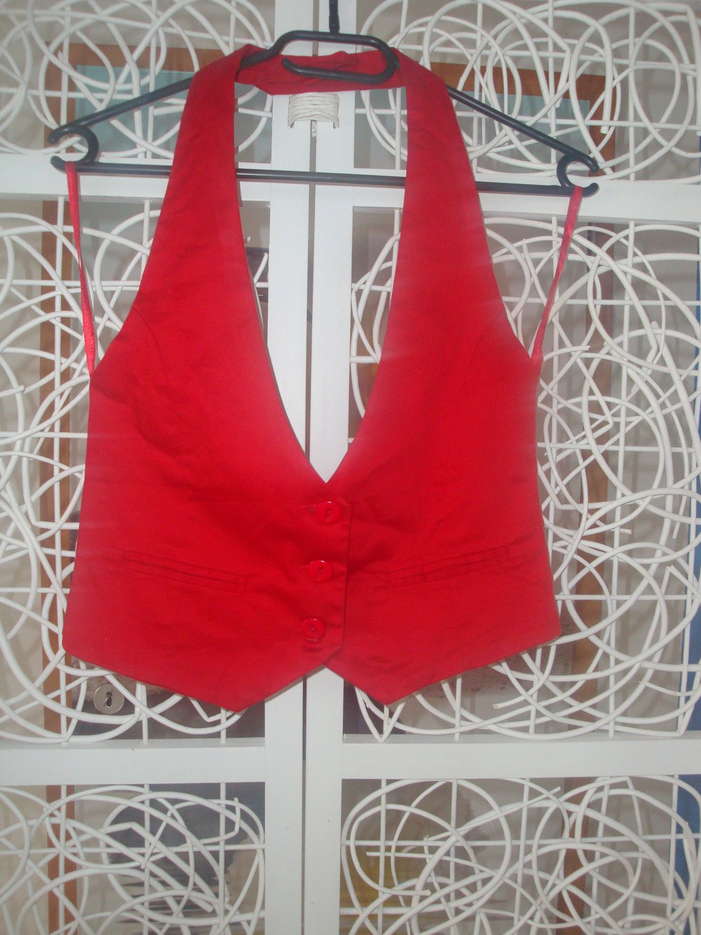 rote Neckholderweste