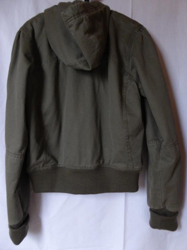 Khakifarbene Jacke mit Kapuze von Bench