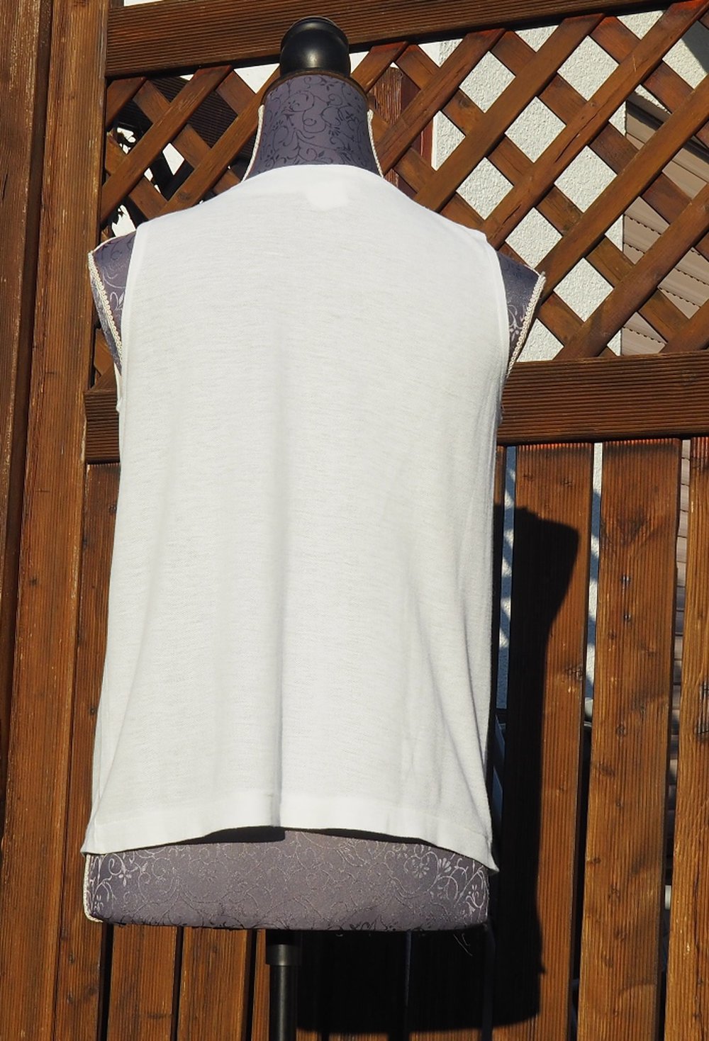 Weißes Top mit Wasserfallausschnitt in Gr. 36