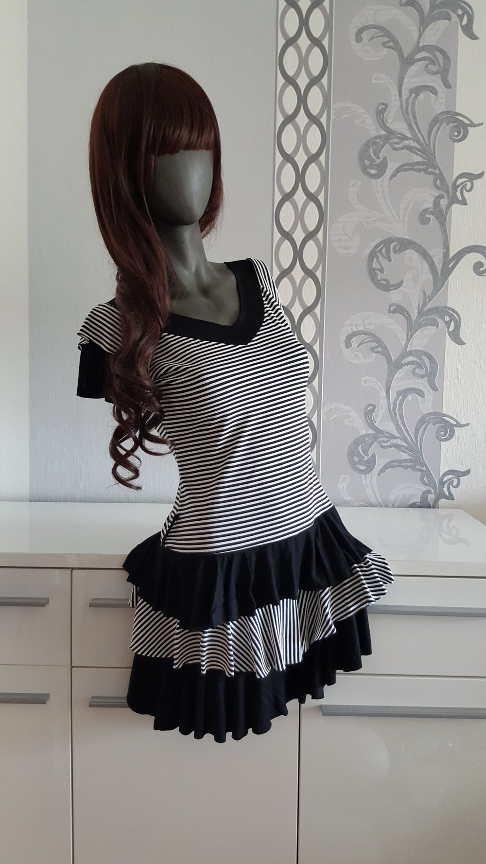 Schwarz weiß gestreiftes Sommer Kleid mit 3 Lagen Rock ausgez. XL / XXL passt eher XL / L 42 / 40