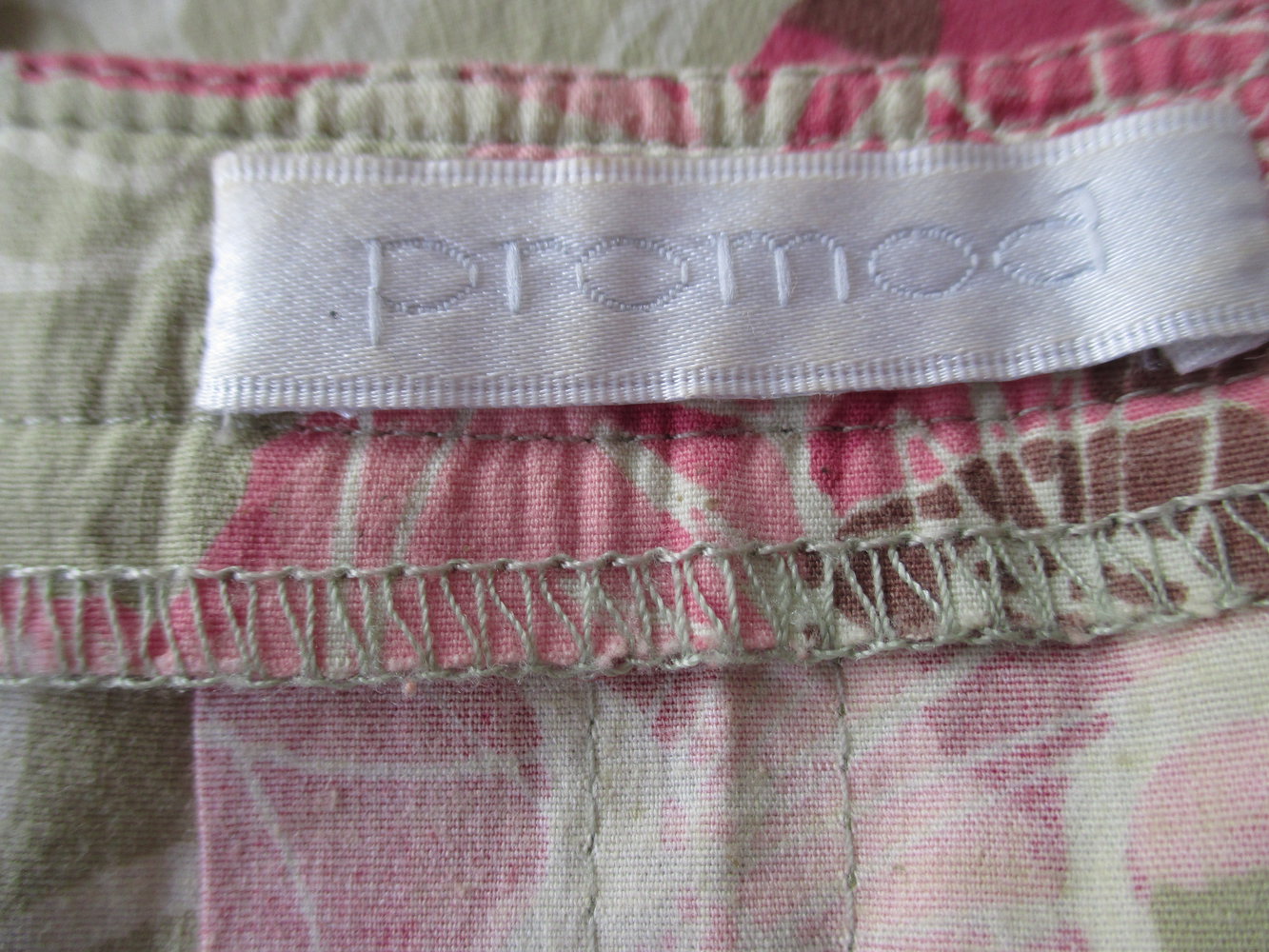 Promod, zuckersüßer schwingender Frühlingsrock, grün - rosa, Gr. 34mit Kellerfalten