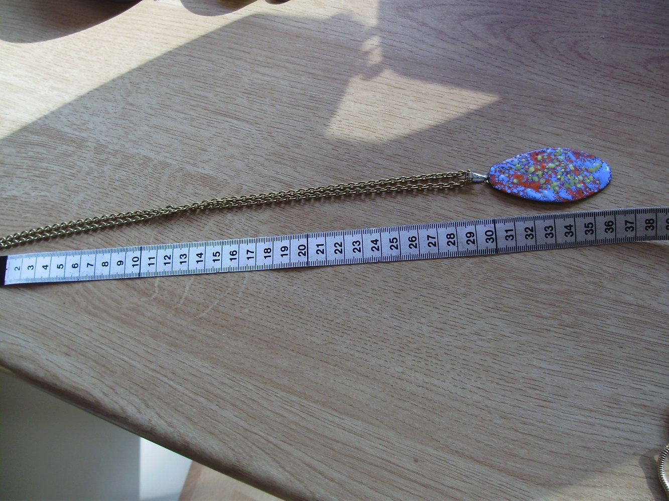Kette golden massiv ( ca 60 cm) + Emailanhänger ( ca 6 cm)