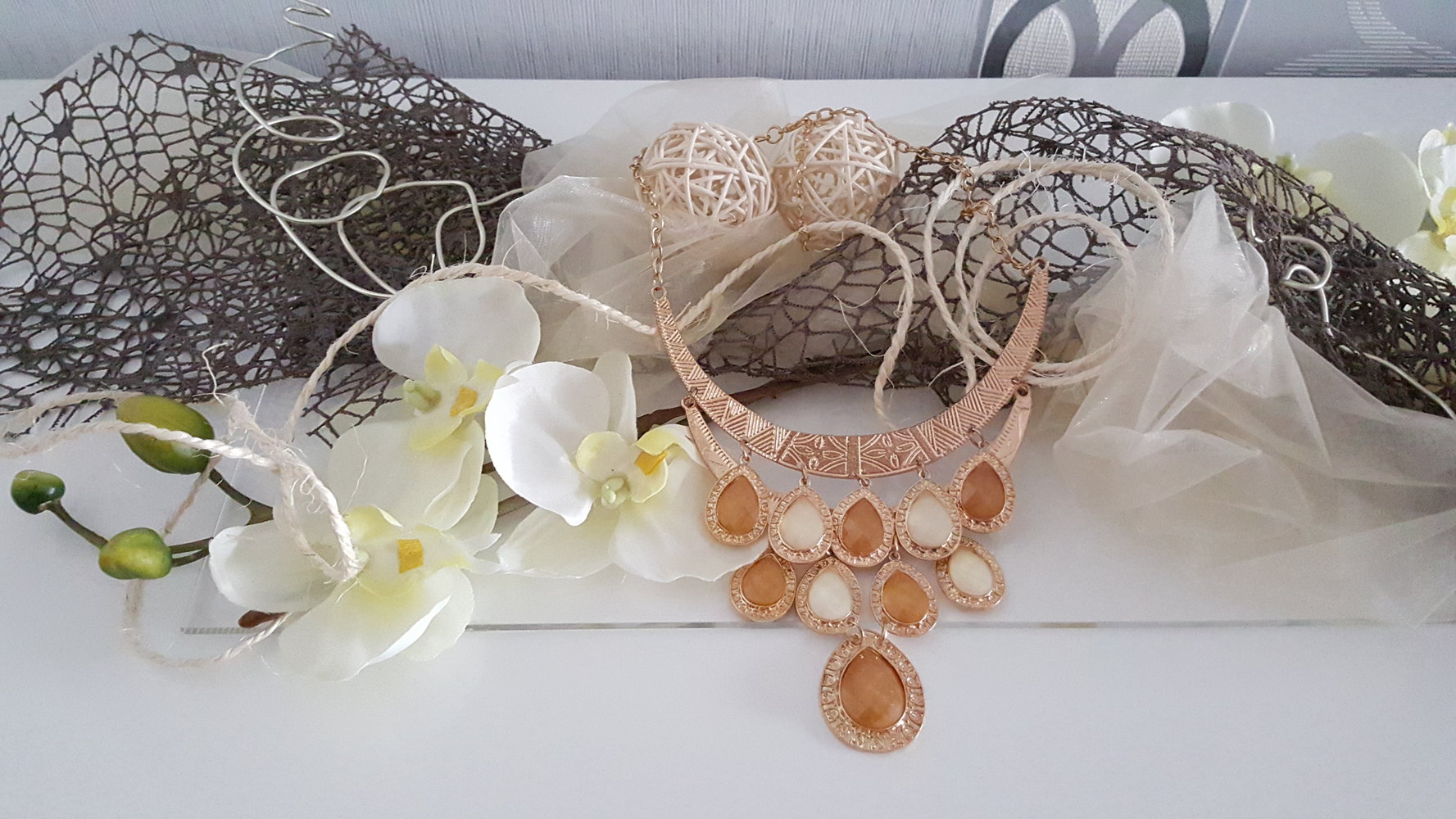 Statemente Kette mit Tropfen weiß orange Statementkette