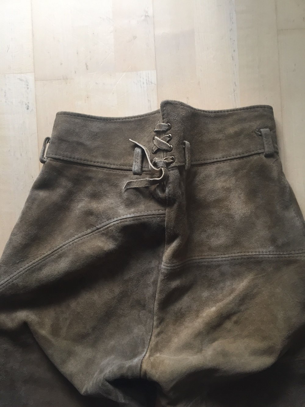 Helle Damen-Lederhose