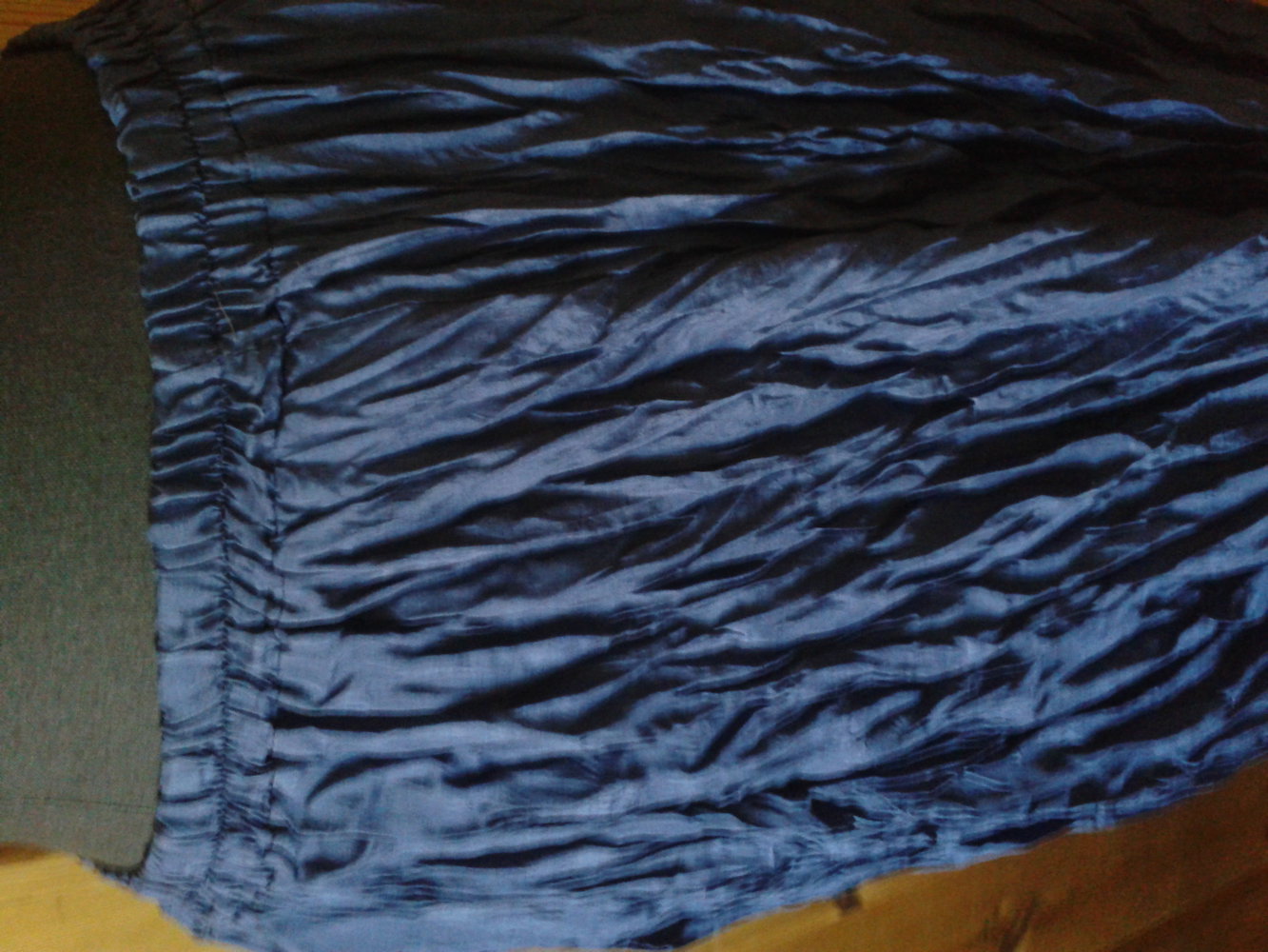 Seidenrock im Knitterlook