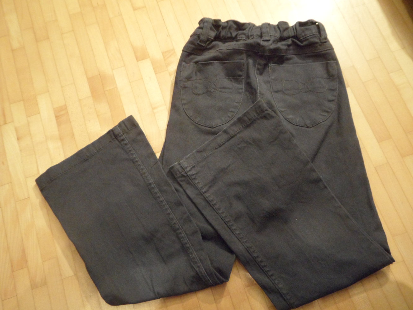 Vertbaudet graue Hose Jeans Bootcut Schleifen