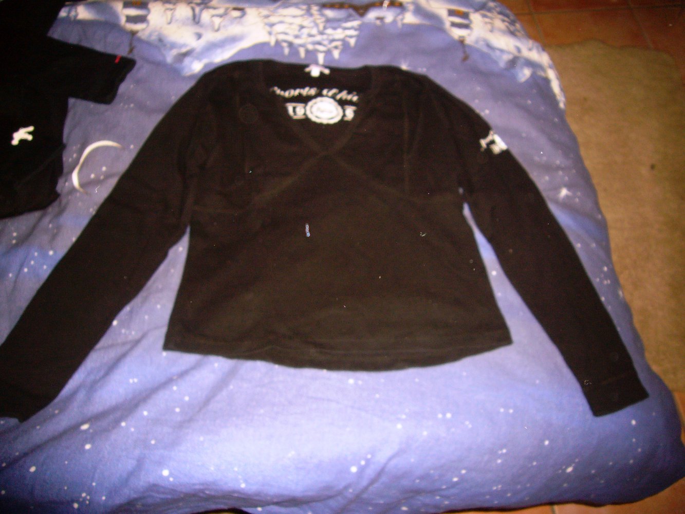 Shirt mit V Ausschnitt Gr.L fällt aber kleiner aus