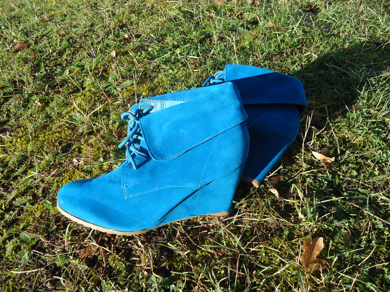 Schnürboots mit Keilabsatz