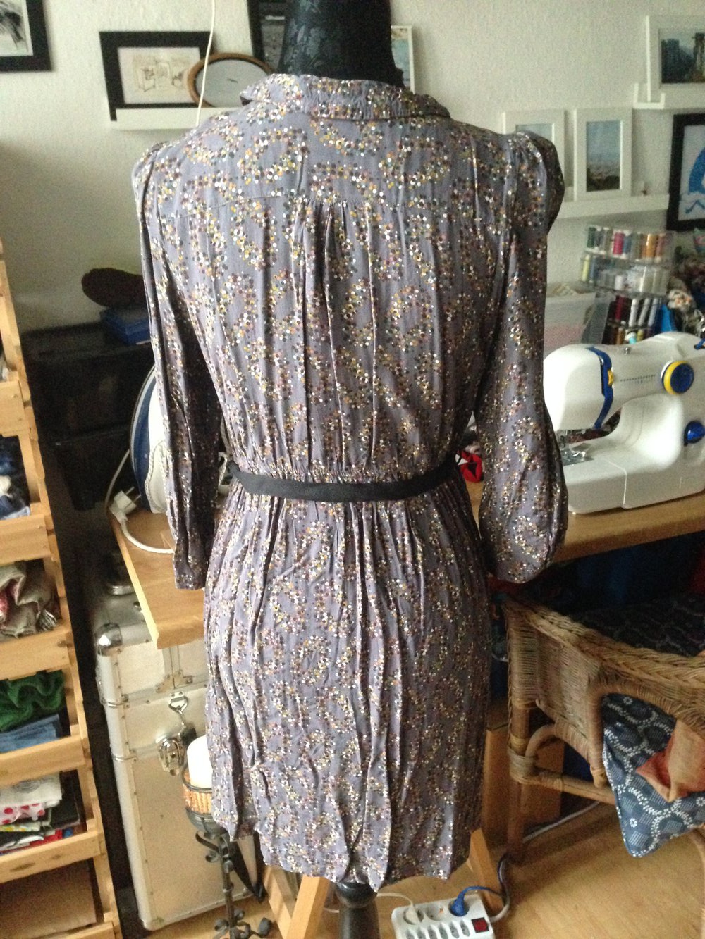 Lila Kleid mit Bubi Kragen 