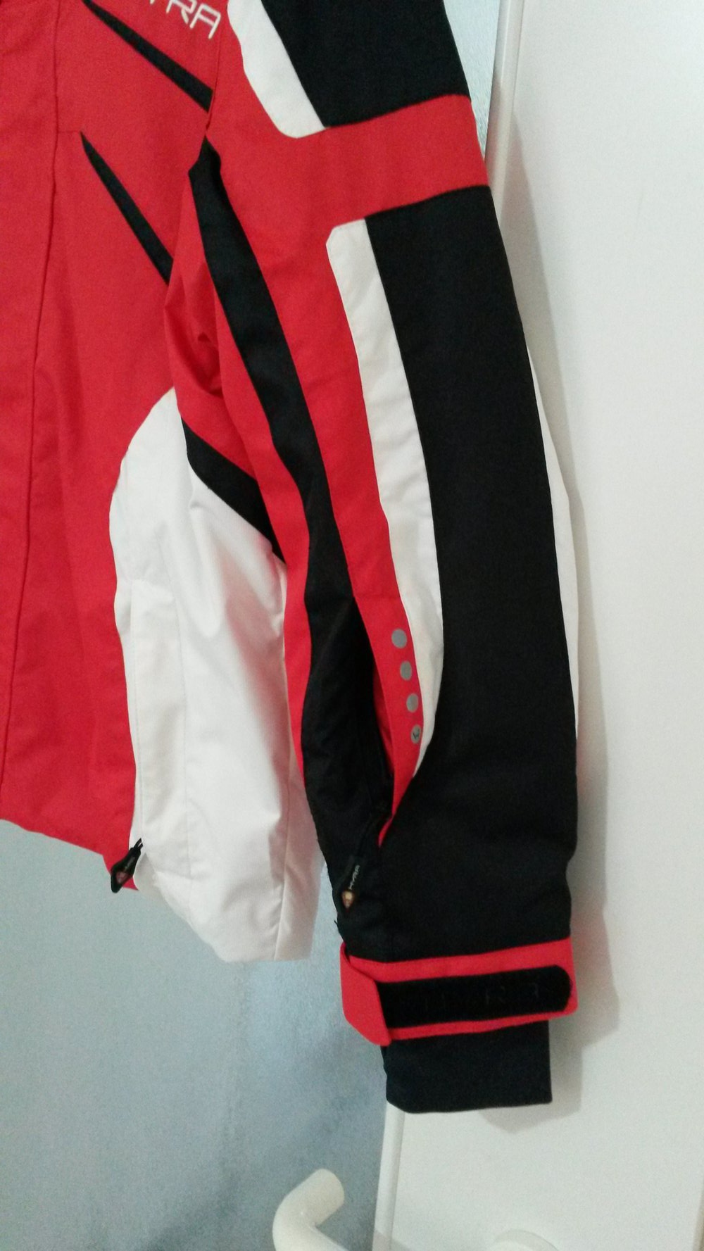 198. Neue Skijacke von Hyra, Gr. 140