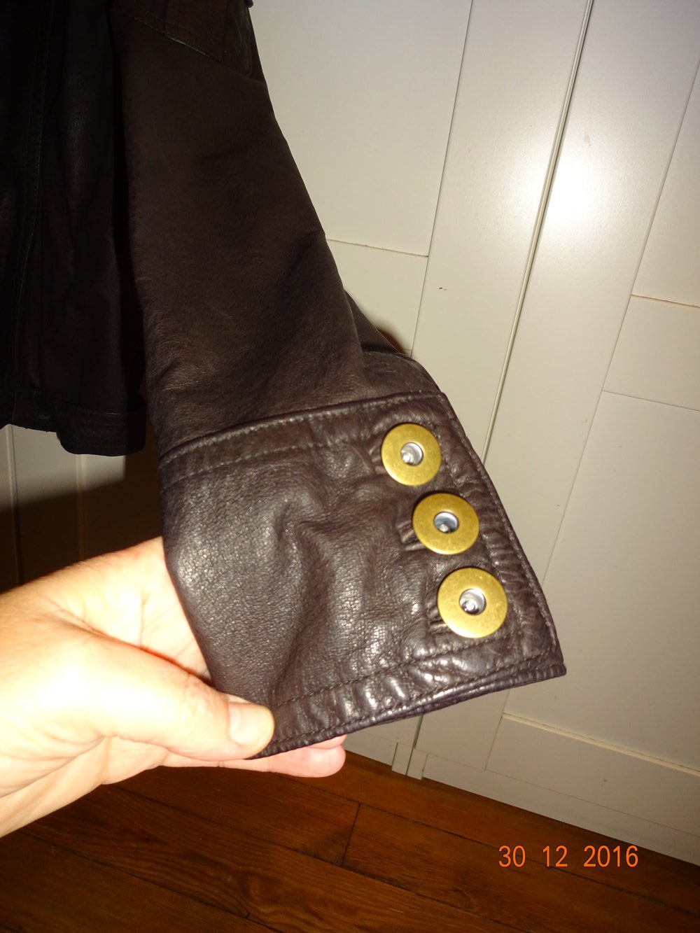 kurze Lederjacke, dunkelbraun