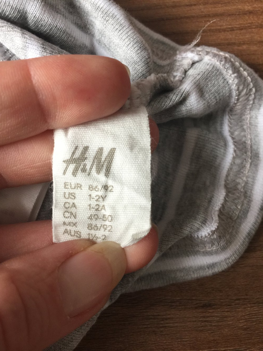 Dünne Sommermütze Gr. 86/92 grau-weiß gestreift