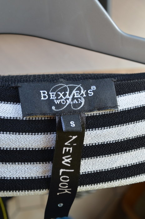 schwarz weiß gestreifte Cardigan