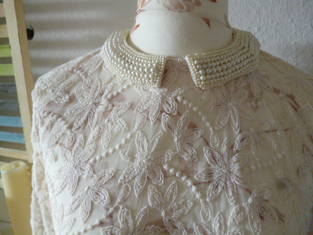 Zara Bluse Stickereien Perlen Kragen
