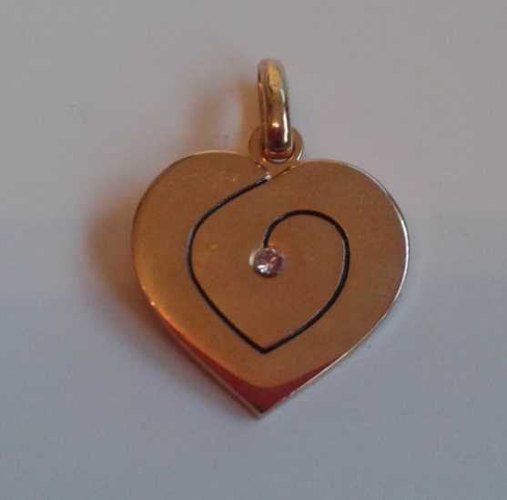 Goldfarbener Herzchenanhänger mit Stein