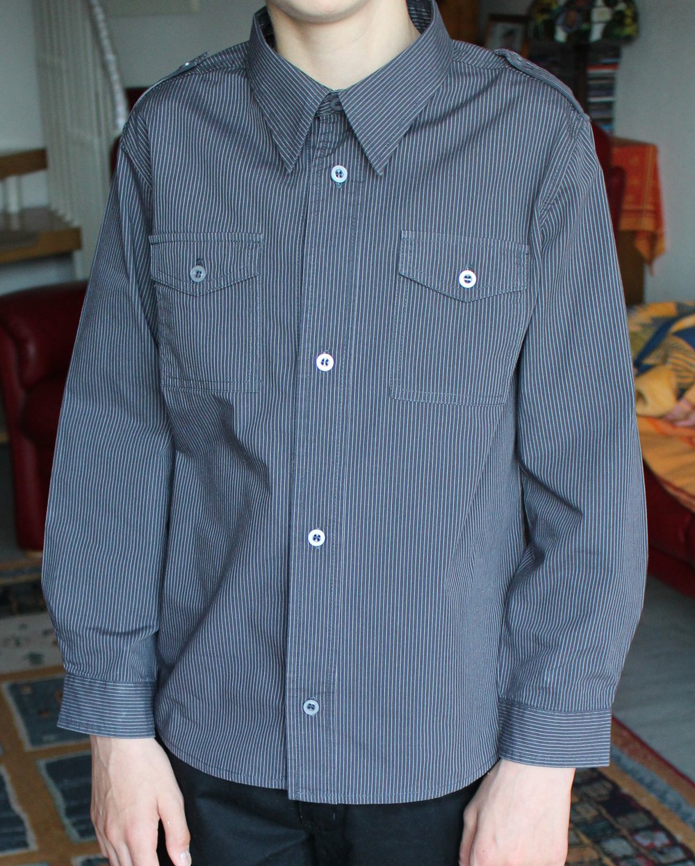 169. Hemd mit Nadelstreifen, Gr. 134-140