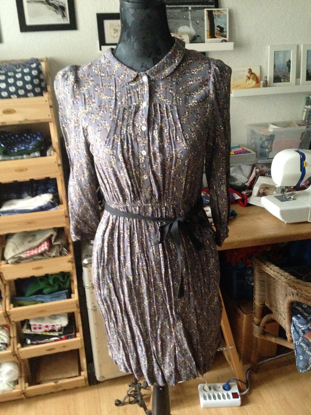 Lila Kleid mit Bubi Kragen 