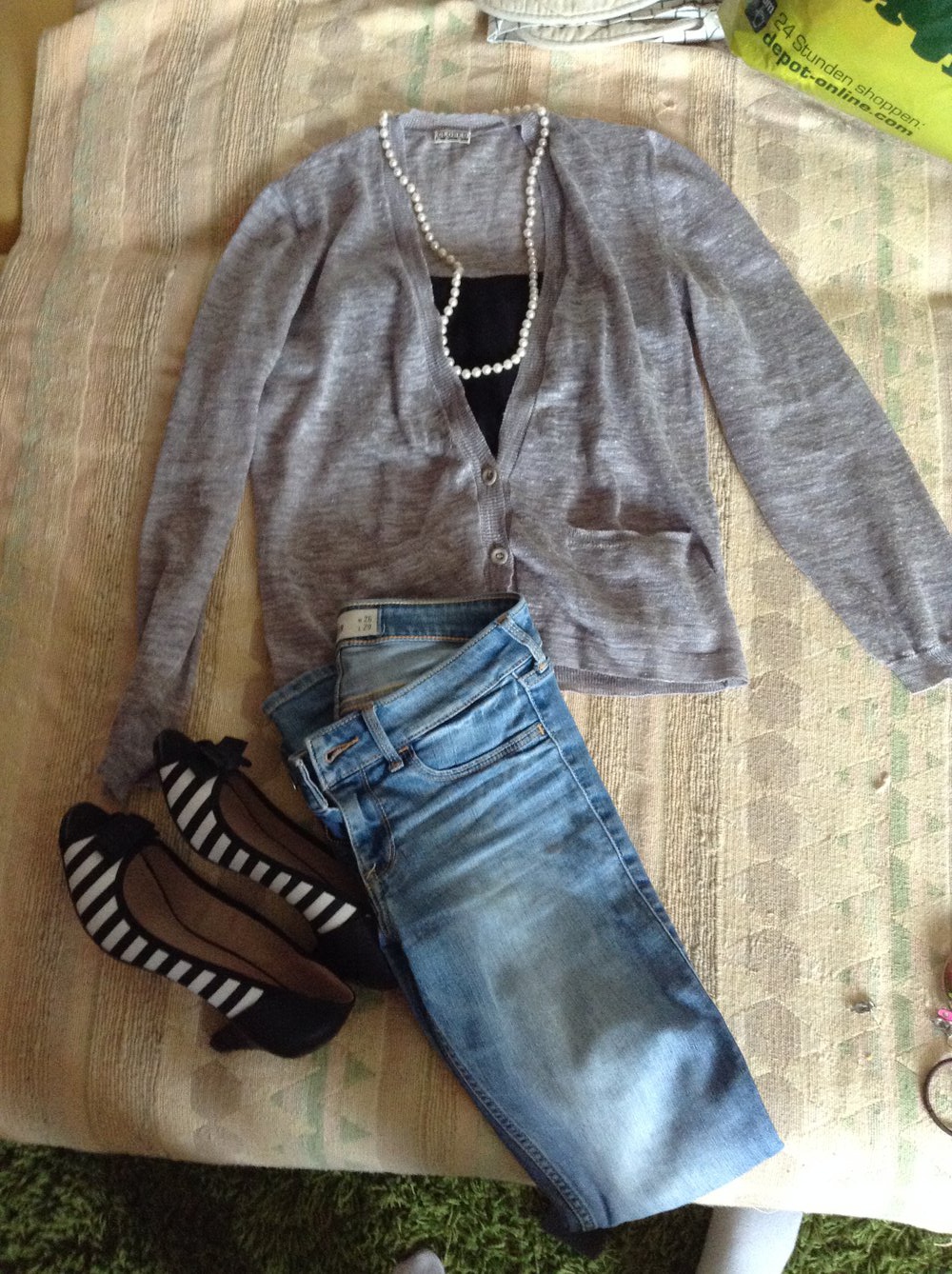 schwarz weiß gestreifte Pumps mit schleife