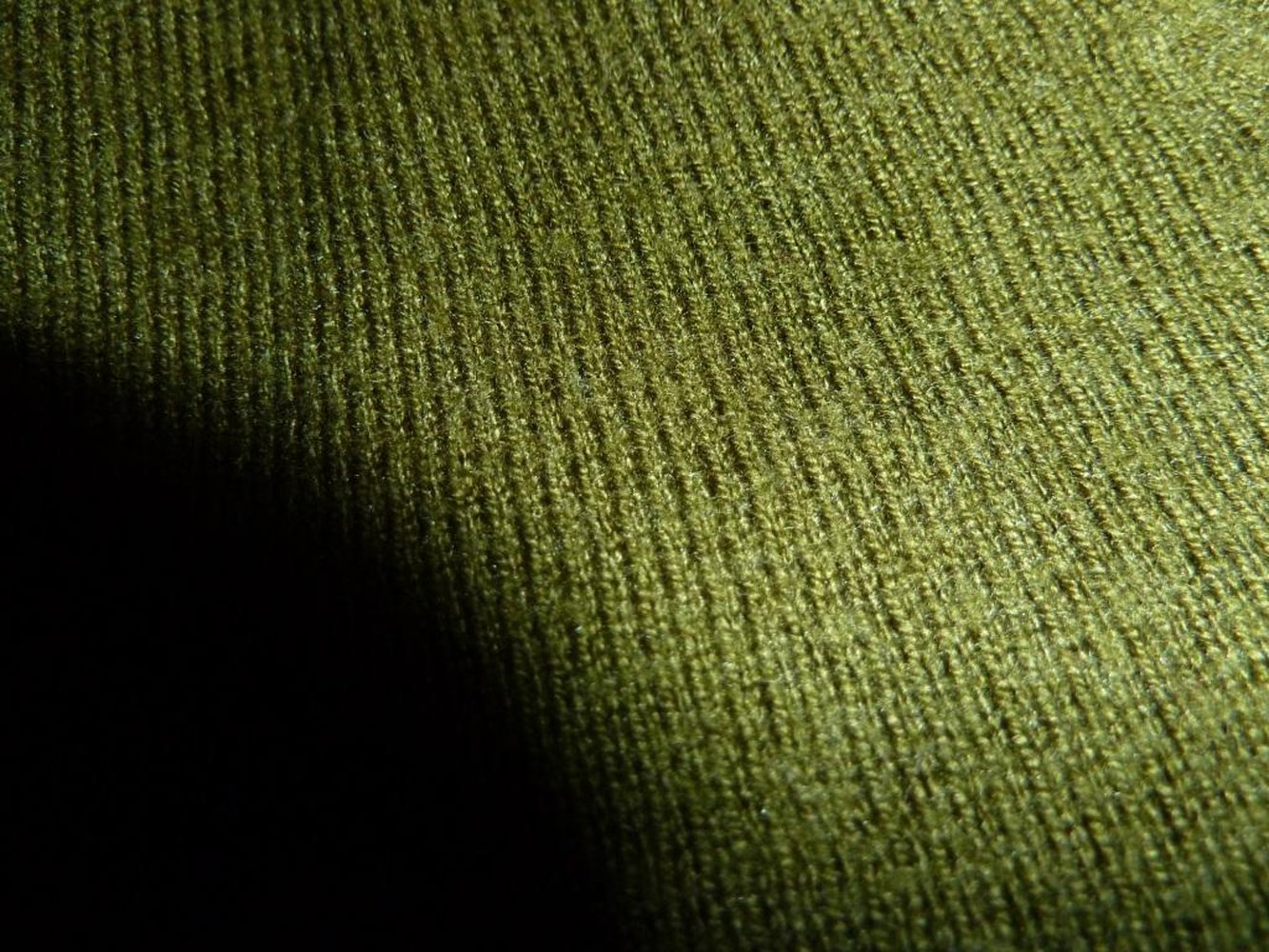 grüner / khaki Pullover, V-Ausschnitt, Größe 32 / 34 / 36