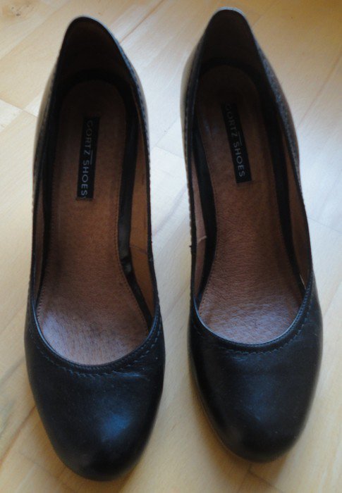 Elegante schwarze Pumps aus Leder mit Holzabsatz, Gr. 39