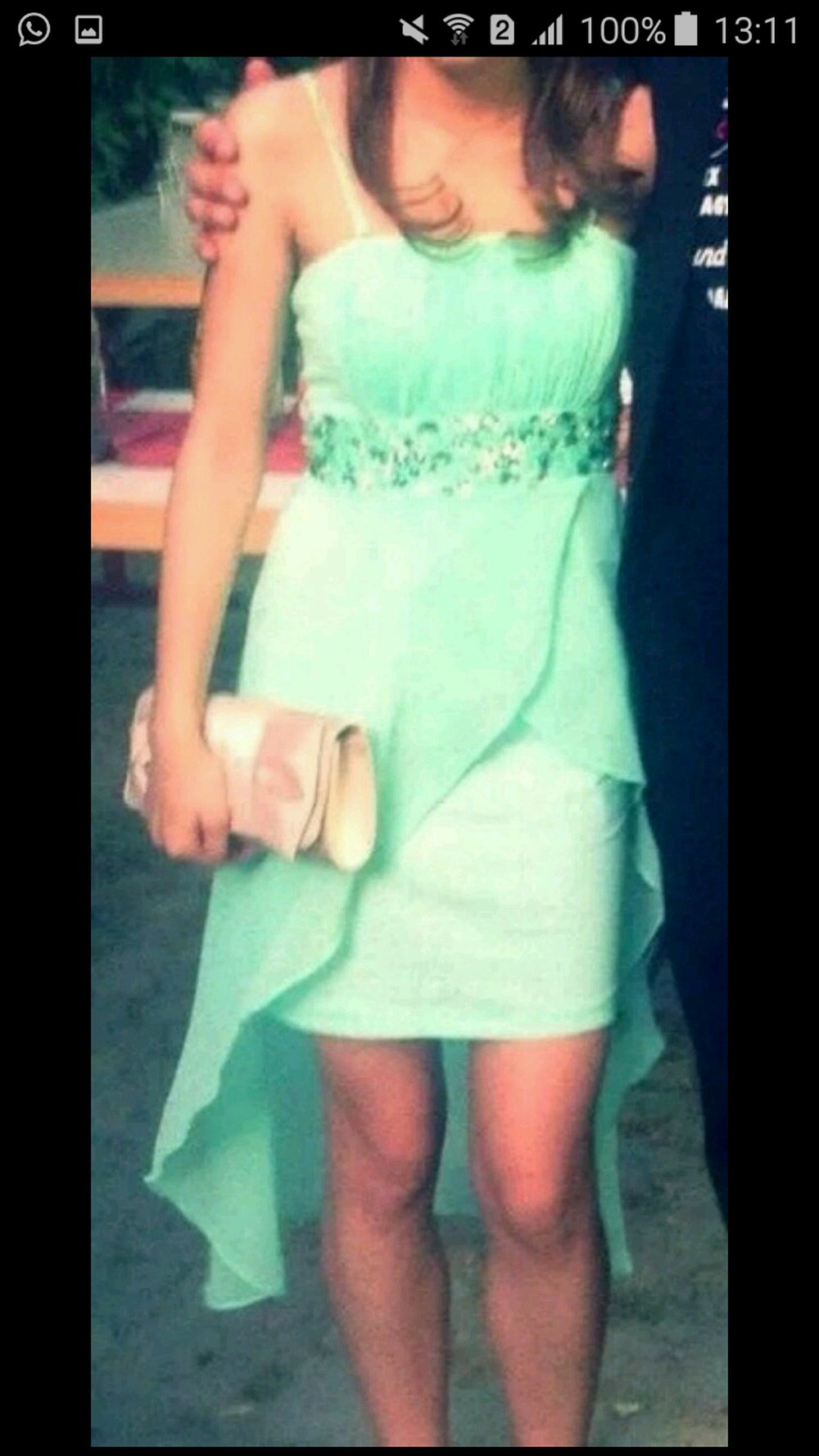 Mintfarbenes Kleid  mit Steinen besetzt