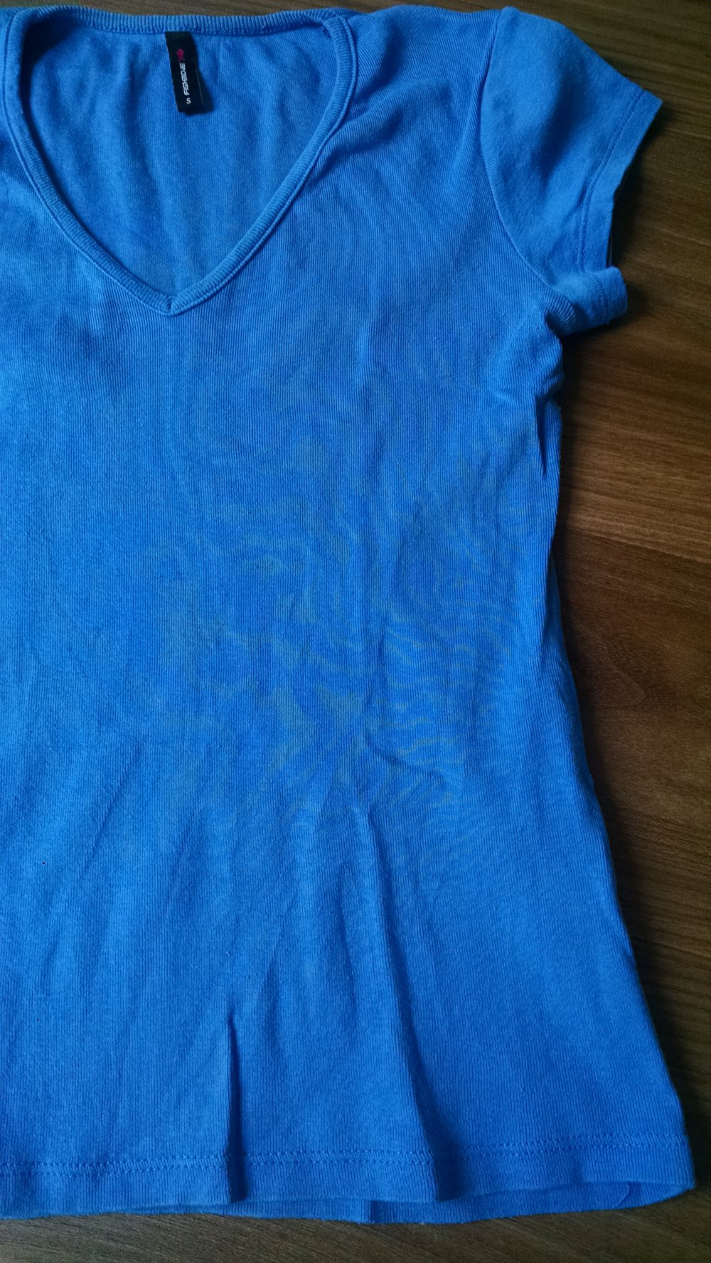 T-Shirt in schönem Blau