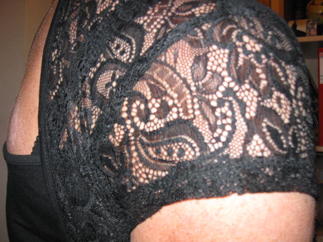 *** Raffiniertes Shirt mit Spitze ***