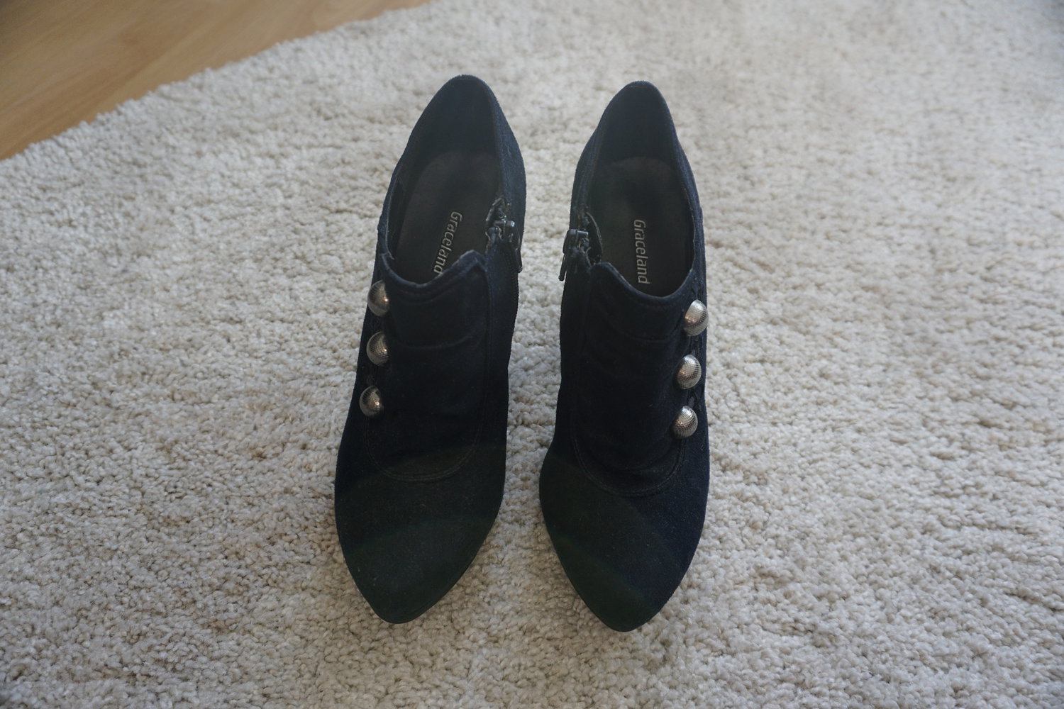 Plateau Stiefelette Velourleder blau silberne Knöpfe