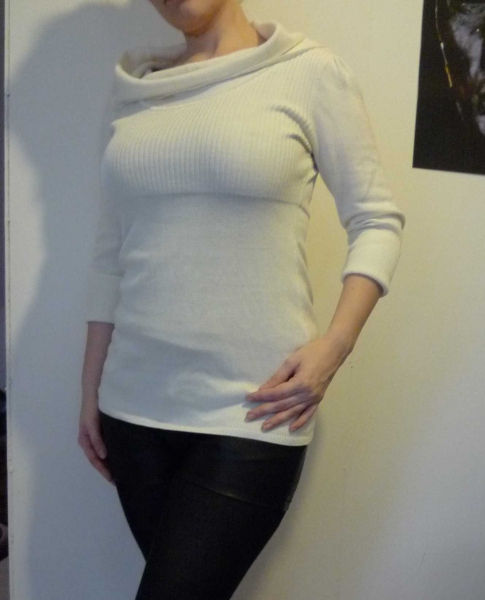 edler weißer Strickpullover