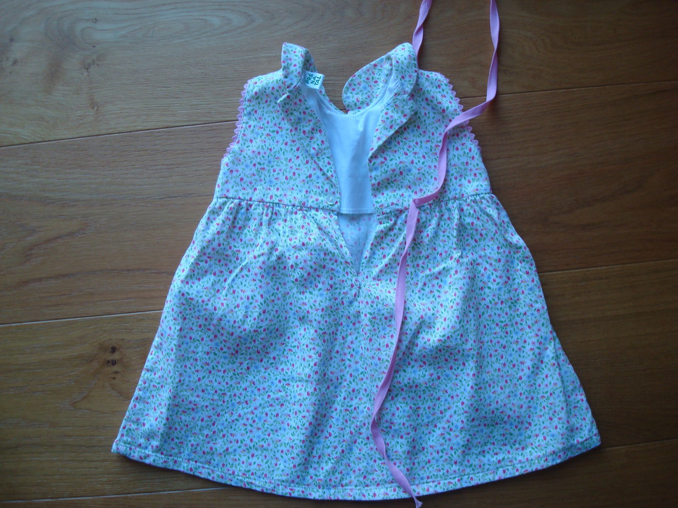 süßes Kleid mit Blumenmuster Gr. 62/68