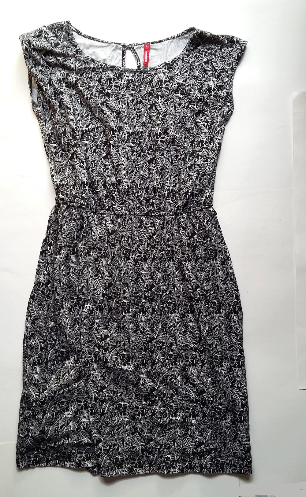 NEU Kleid S 36 38 Sommerkleid manguun NP 40€ Blumen Blumenmuster schwarz weiß knielang