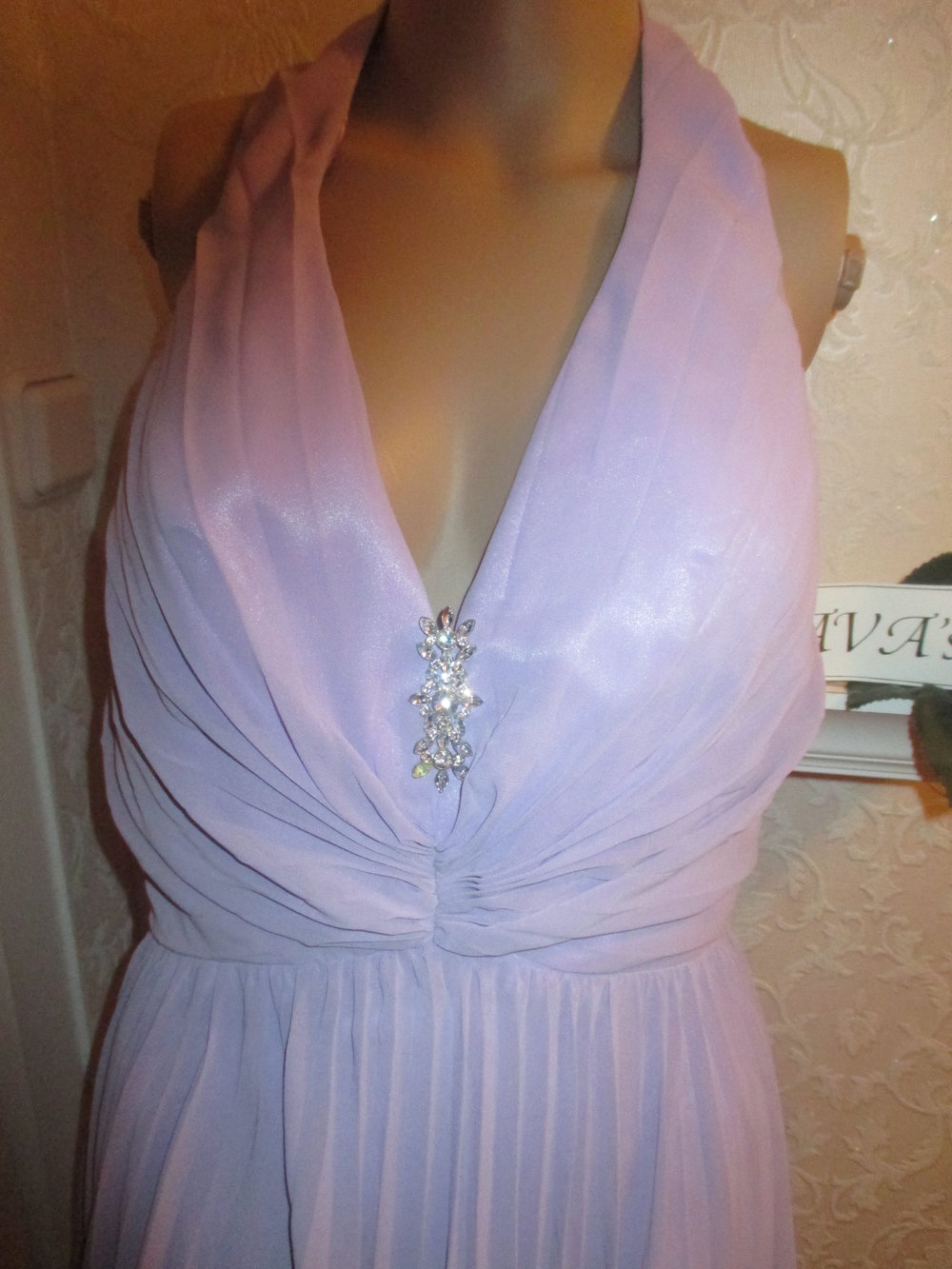 NEU mit Etikett * Marilyn Monroe * Cocktail * Abend * Ausgeh * Pliseè * Neckholder * Bustier * Kleid mit Glitzer- Kristalle * Brosche 