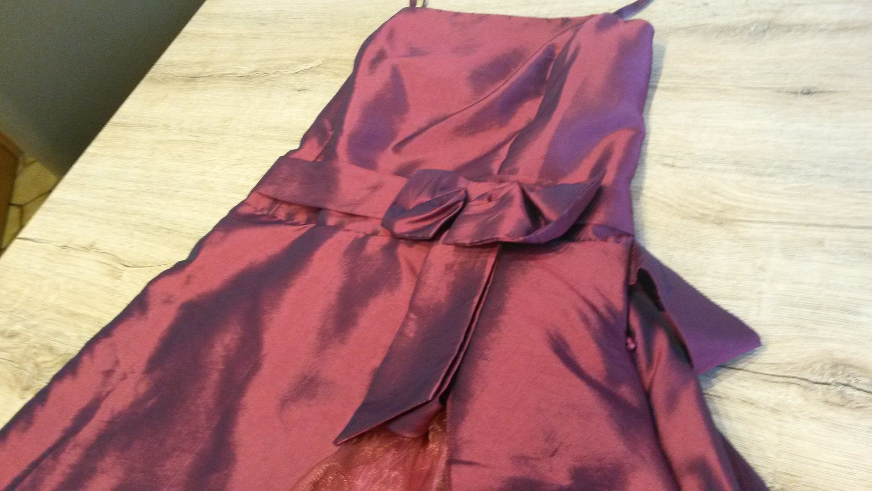 wunderschönes Cocktailkleid Beere