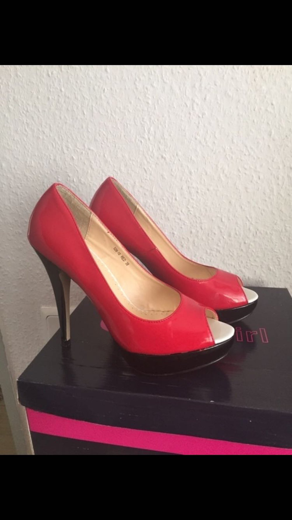 Rote hohe Schuhe 