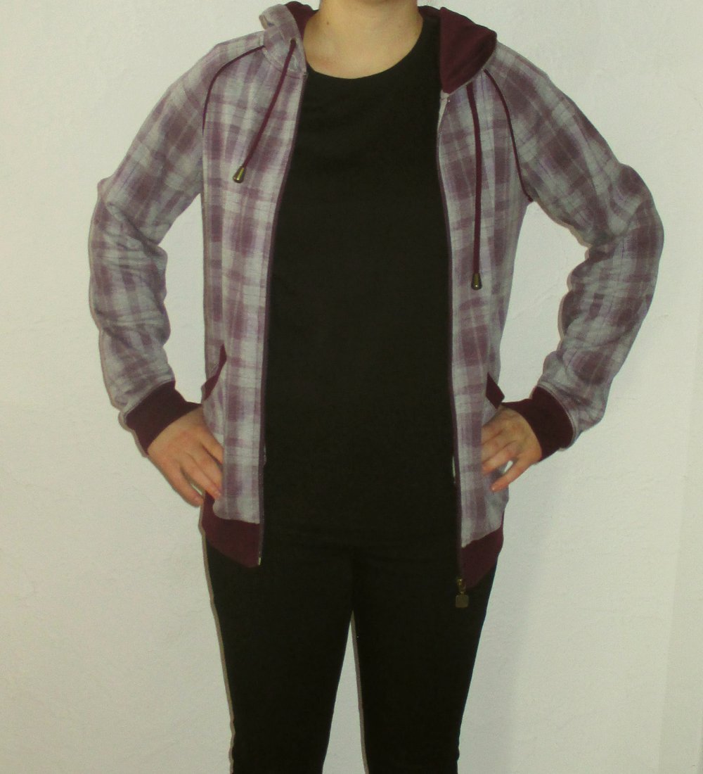 Karierte Kapuzen-Jacke in grau-lila