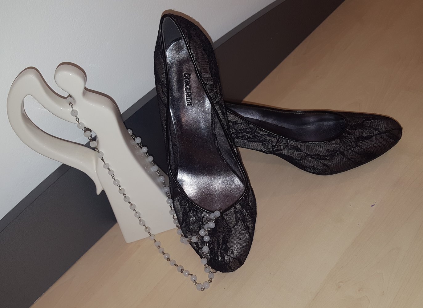 Hübsche sexy Pumps mit Spitze Gothic Style