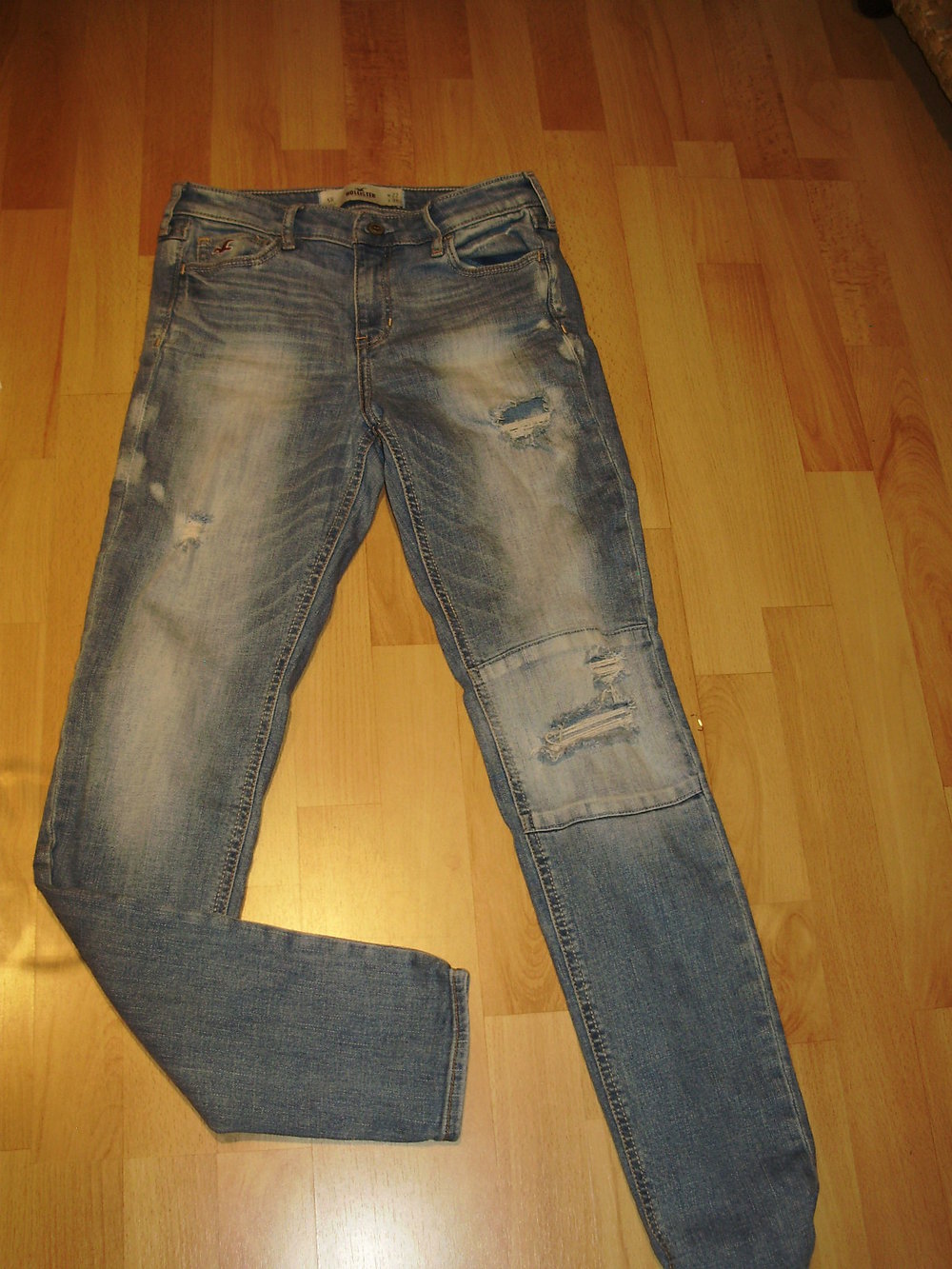 Hollister Jeans bleached / destroyed Fetzen Gr 27/32