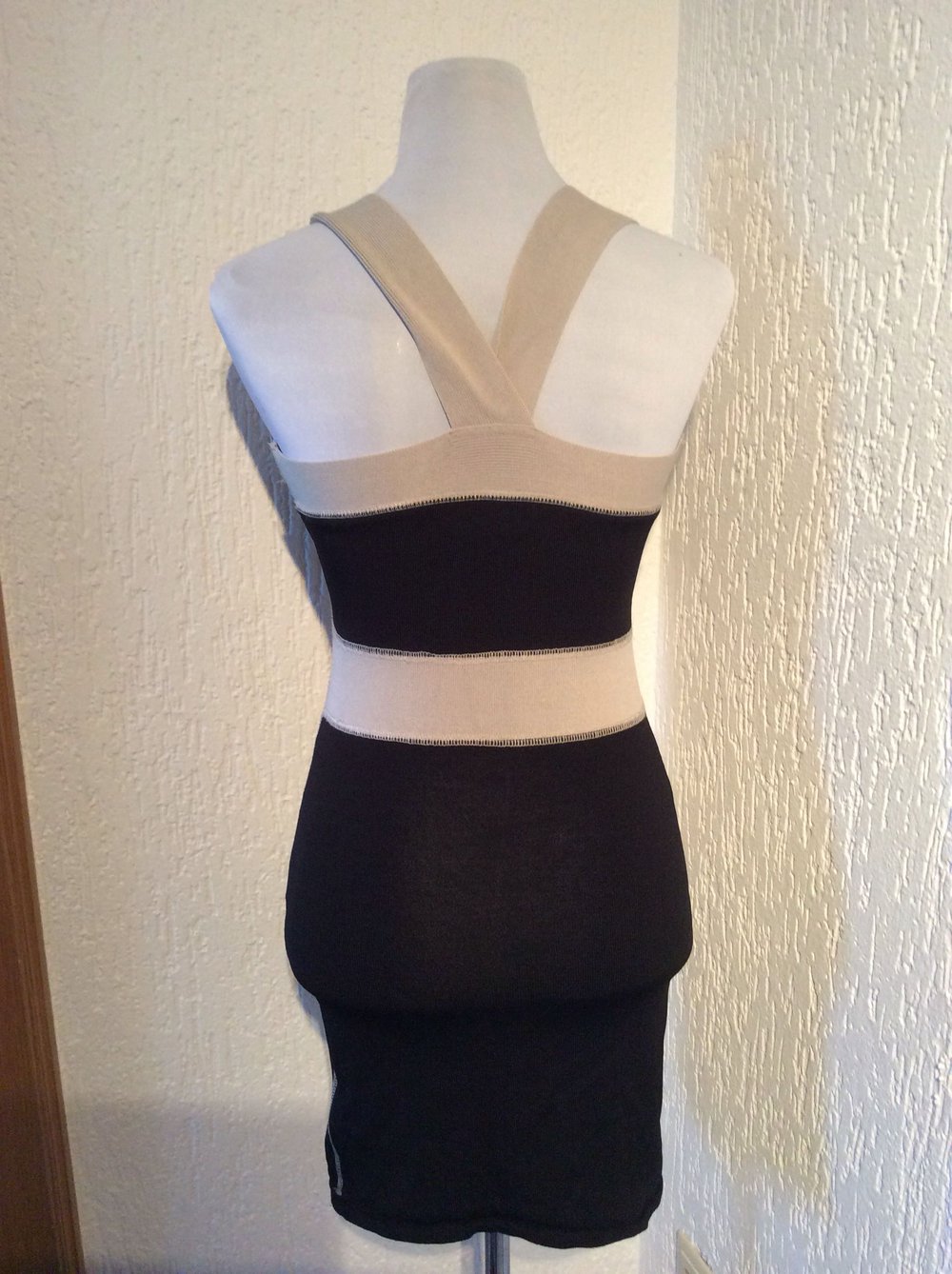 H&am Kleid Größe 36  schwarz nude enganliegend Strechkleid 