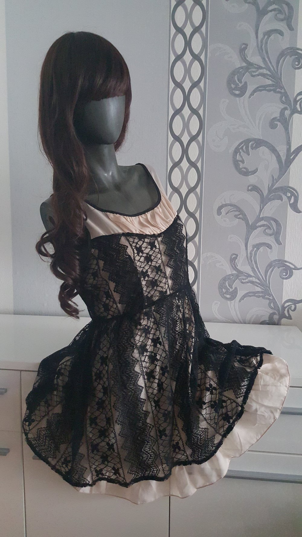 Schönes Spitzen Kleid beige schwarz ausgez. L auch XL 40 / 42