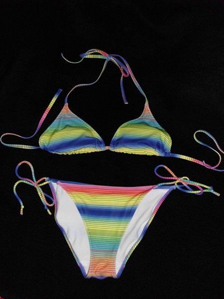 Bunter Triangelbikini