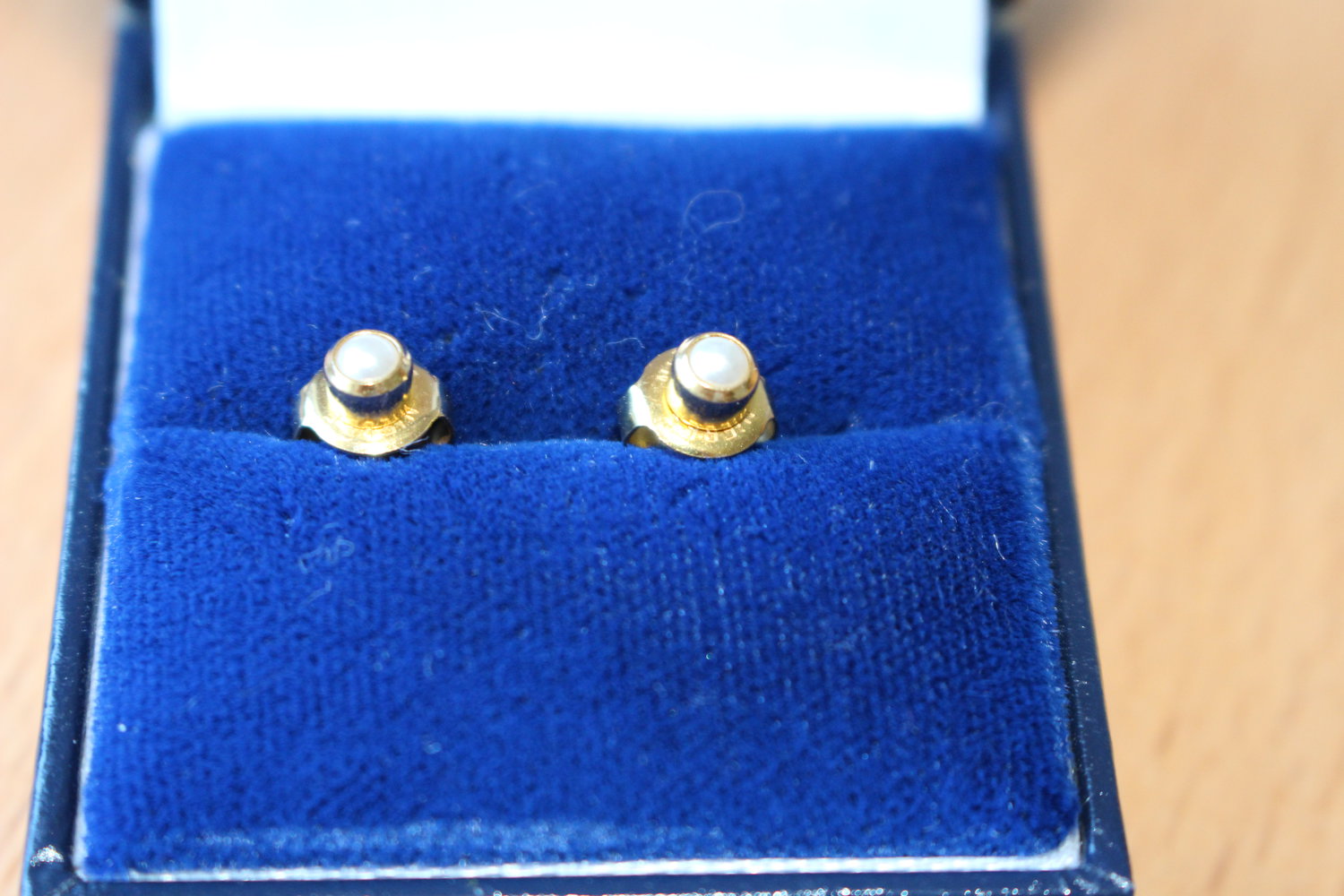 281. Neue Ohrstecker