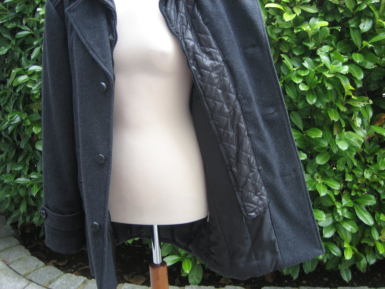 Lässiger Kurz-Mantel Gr. 48/50 (siehe Bemassung!), Dunkelgrau, superaufwändige Details!