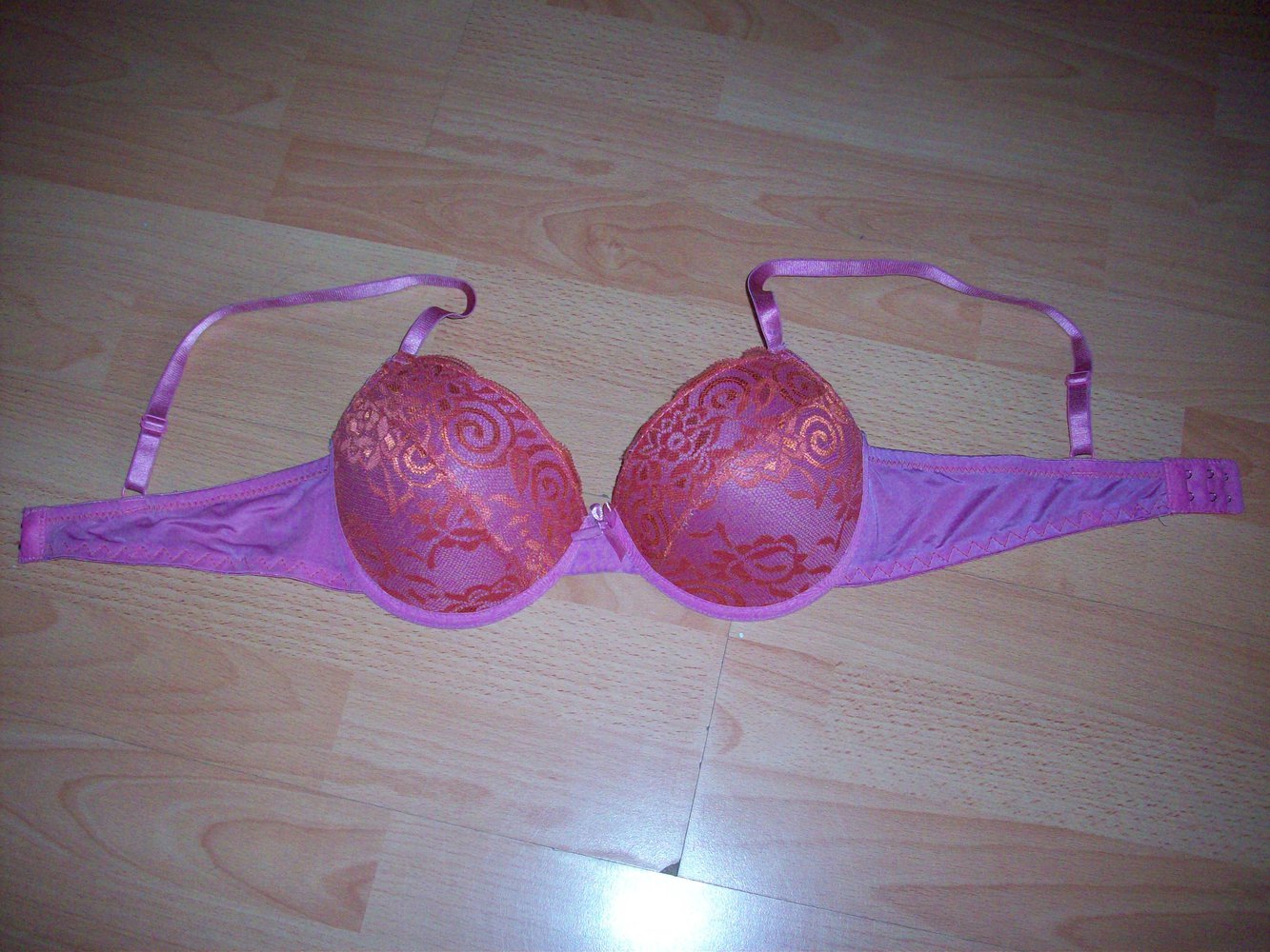 BH in rosa mit orangener Spitze, Gr. 75B, wenig getragen