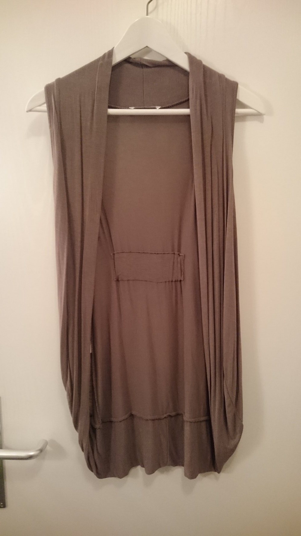 Ärmelloses, braunes Jäckchen (Nie getragen!)