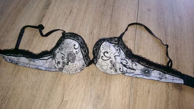 UNGETRAGEN sexy Pushup BH - Ornamente