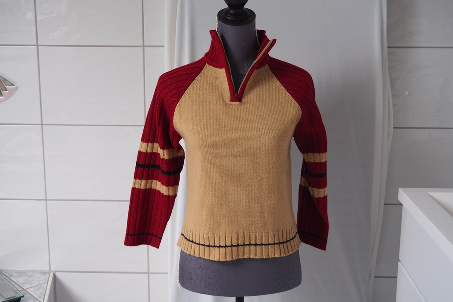 Rot beiger Pullover in Gr. 140mit Kragen und Reißverschluss