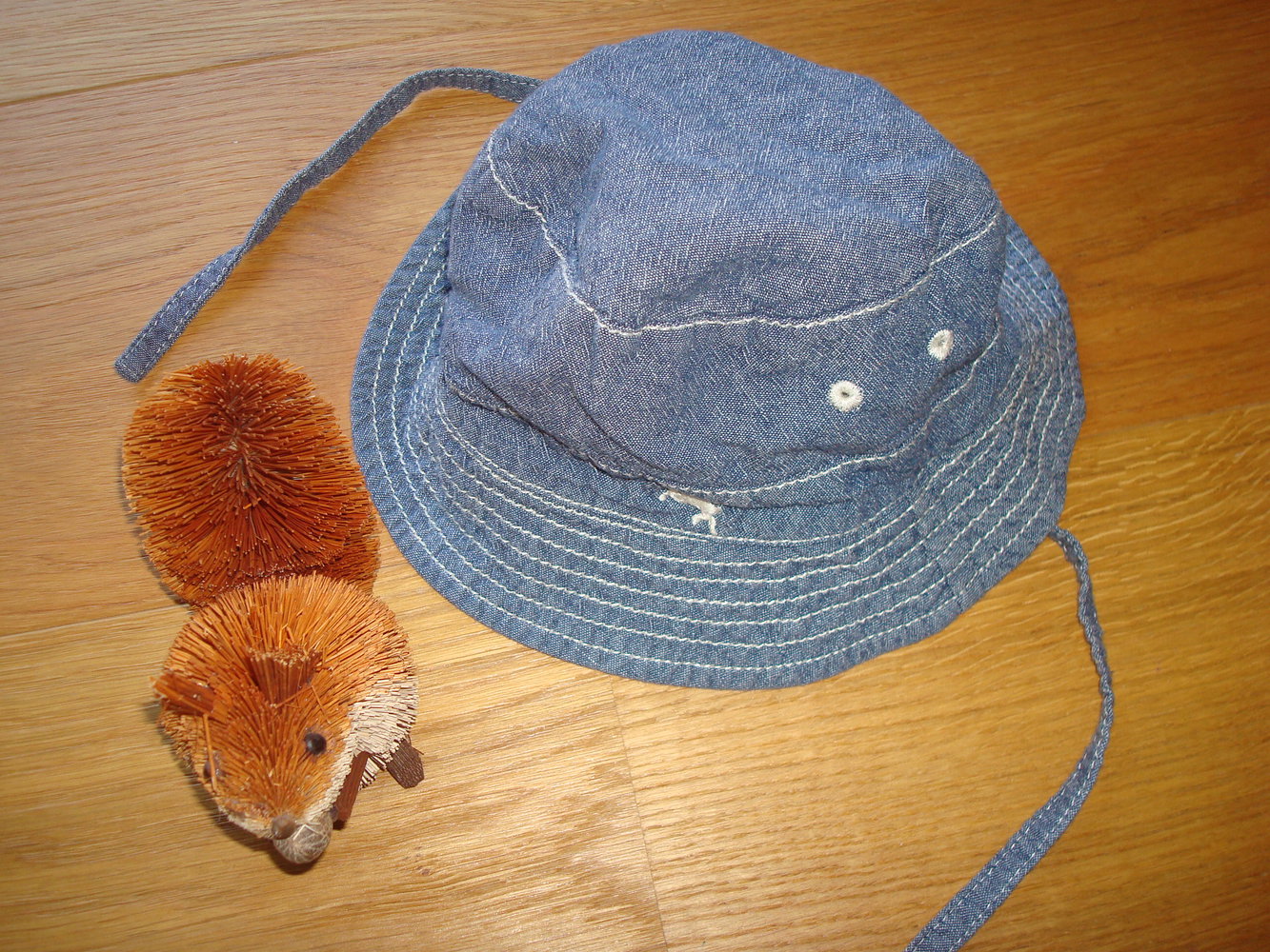 schicker Jeanshut für Mädchen mit Bindebändern