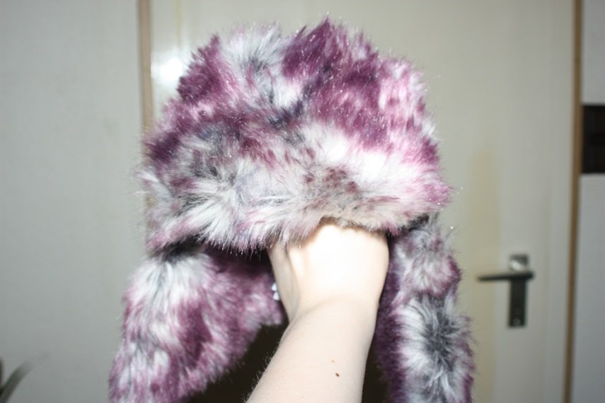 Schöne Fake Fell Mütze mit Ohrenwärmern und Bommeln für Mädchen Gr. 51